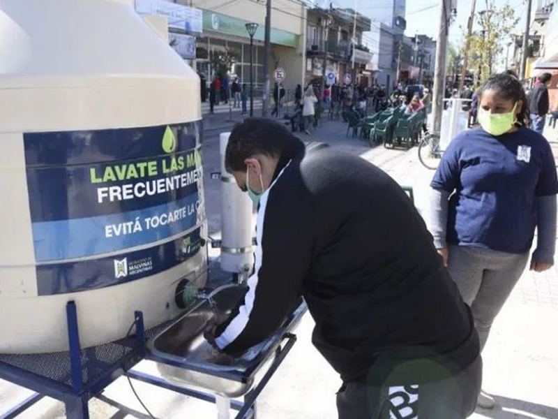Instalan tanques de agua comunitarios