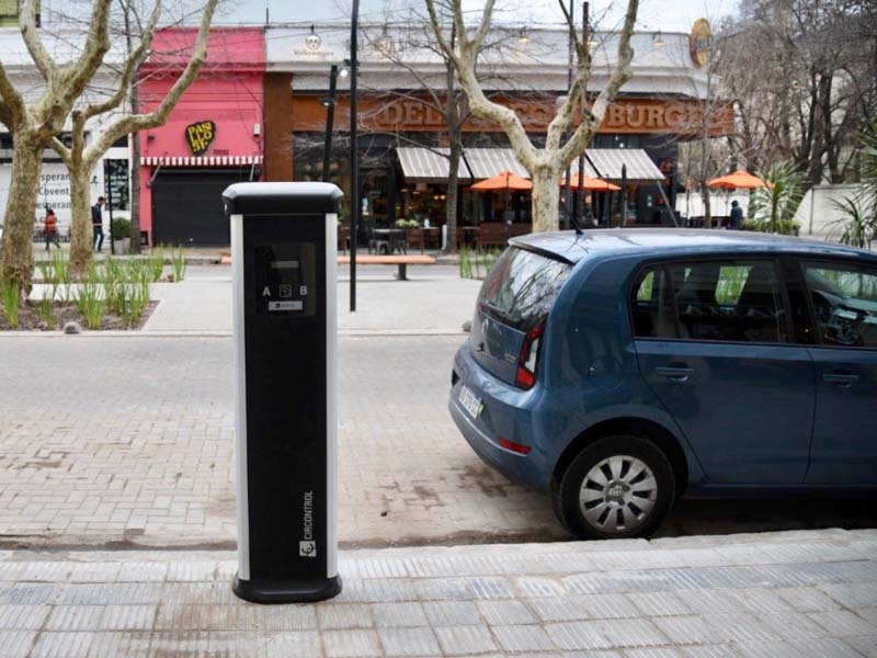 La Plata tiene su primer cargador para autos eléctricos