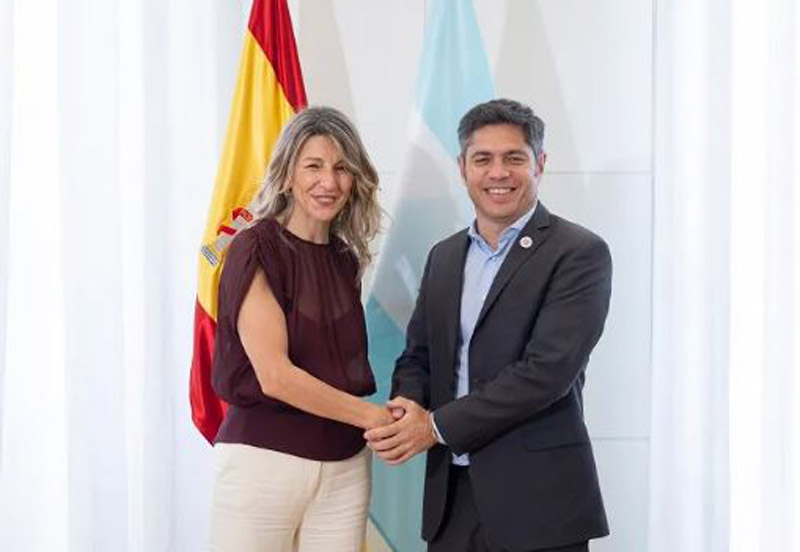 El gobernador Kicillof se reúne con empresarios en España