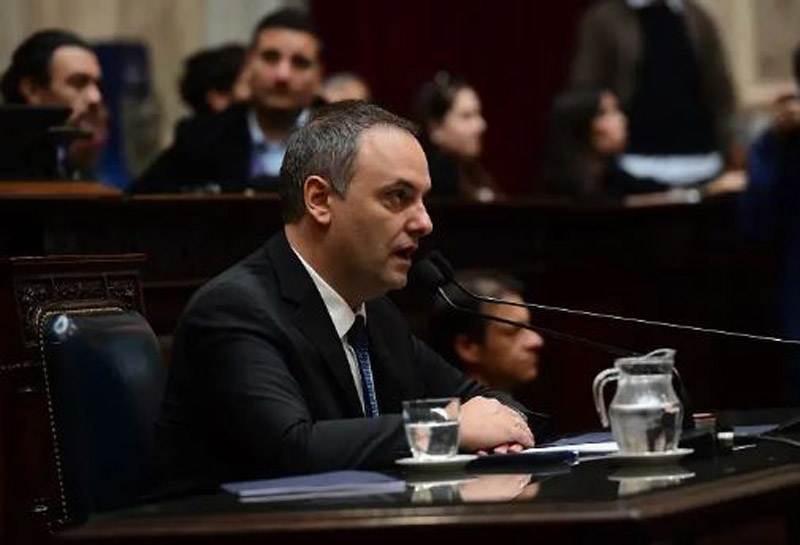 Adorni esquivó las acusaciones patrimoniales