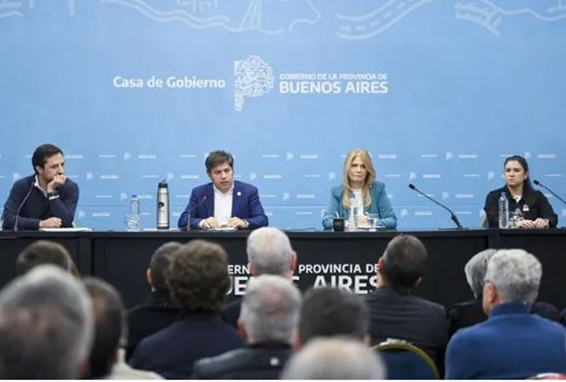 Kicillof y Kreplak se reunieron con intendentes