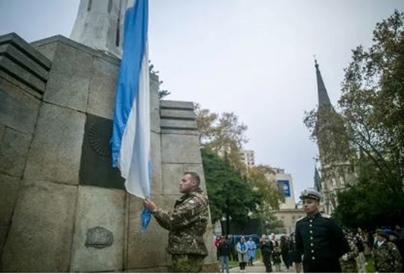Neme encabezó el acto oficial por el aniversario de la Revolución de Mayo