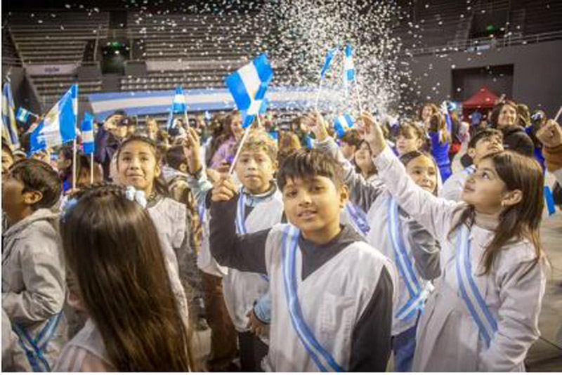 Neme encabezó la promesa a la bandera de alumnos de General Pueyrredon