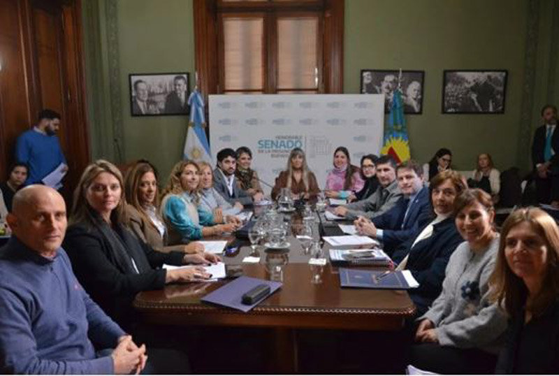 Avanza la “Ley Ema” para prevenir la violencia digital en las escuelas