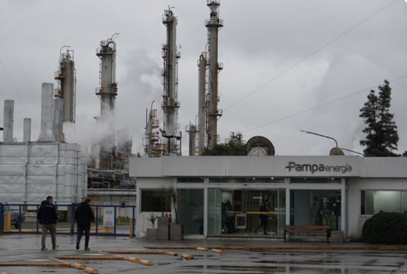 Pampa Energía cierra la única planta de caucho sintético del país